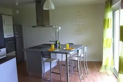 Image de rez de jardin (résidence 1 etg) : 2 chambres, jardin, 800 m plage, wifi gratuite