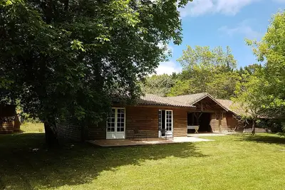 Image de Contis-les-Bains, Saint-Julien-en-Born, bergerie en bois