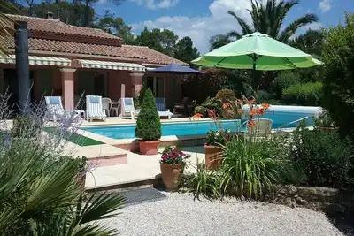 Image de Villa avec piscine, entre Cannes, le Pays de FAYENCEet Frejus-St Raphael, mer\/lac
