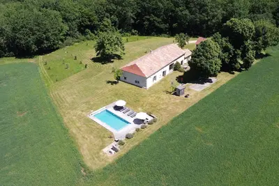 Image de Maison vue exceptionnelle, piscine chauffée, jacuzzi.