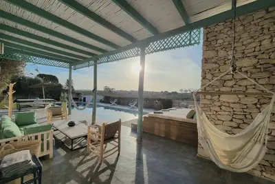 Image de Villa de charme avec piscine chauffée et vue dégagée sur la nature