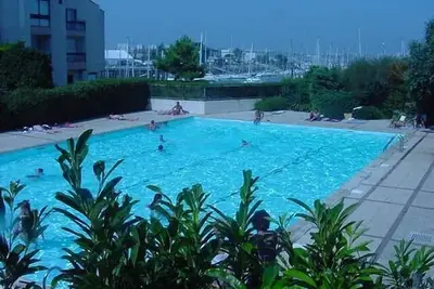 Image de La Rochelle studio 26m2 + terrasse 21m2 + Piscine-Tennis -10 km Ile de RĂ©