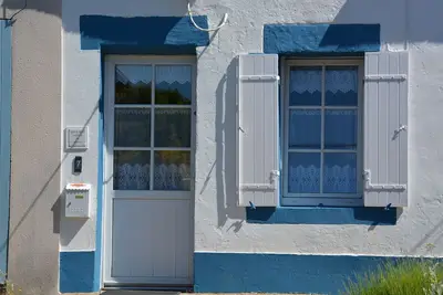 Image de la maison des grands parents au bord de la mer - L'Abeille qui gîte
