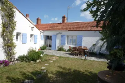 Image de Île de Noirmoutier, Le Vieil, à 50 mètres la mer, maison de pays 11 couchages.