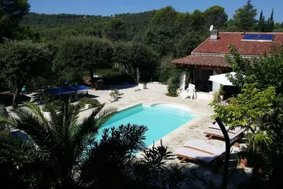 Image de Villa au calme avec piscine, jardin arboré, proximité centre village