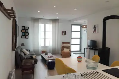 Image de Maison avec cour Ă 200 m du Remblai et 3 mn du centre ville des Sables Ă pied!
