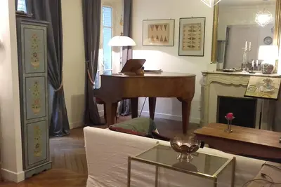 Image de appartement d'artiste avec piano 80 m2, artist appartment with piano