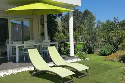 Image de Beau T3 récent Calme, Jardin, Terrasse, Vue Montagne, Commerces 7 mn à pied.