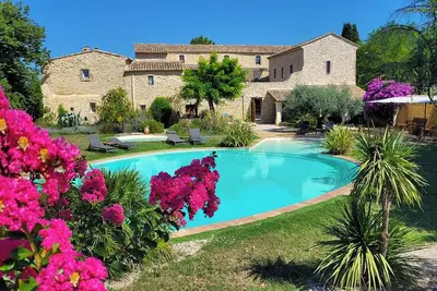 Image de Mas PROVENÇAL haut de gamme TRÈS Grande Piscine prox Avignon 15 à 19 personnes.