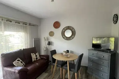 Image de Studio refait à neuf - Gréoux les bains en provence -résidence les cèdre