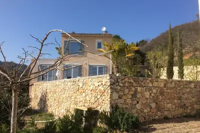 Image de A 10 Km de Menton, magnifique vue mer Villa neuve avec piscine aux portes du Mer
