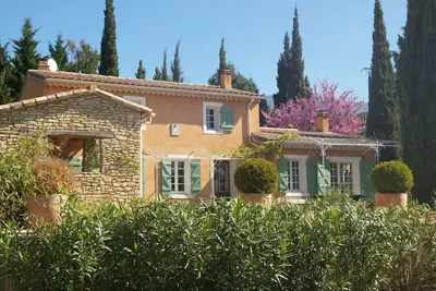 Image de Bédoin Ventoux, centre village à pied, au calme. Maison 6p avec piscine privée