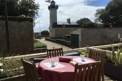 Image de location dans une ancienne pension de famille proche du port et de la mer
