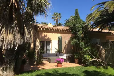 Image de À 200 mètres de la plage : Maison rénovée avec piscine et jardin