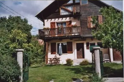 Image de Appartement calme en Rez de jardin dans maison de pays