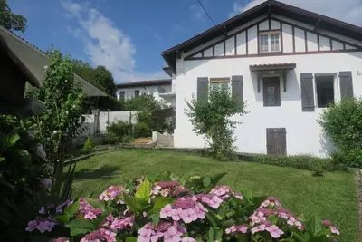 Image de Grande maison, centre de Ciboure et proche centre de Saint Jean de Luz