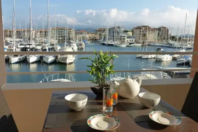 Image de Studio vue Exceptionnelle sur Port Fréjus - Piscine/Parking, accès direct Plage.
