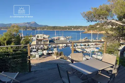 Image de Small villa with terrace • Port des Oursinières