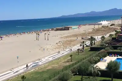 Image de Appartement face Mer et Plage avec vue sur Etang et Montagne