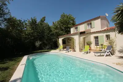 Image de Villa avec jardin et piscine privée (classée 3 étoiles)