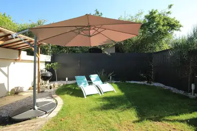 Image de Belle petite maison avec jardin privée, proche plage et campagne. Location calme