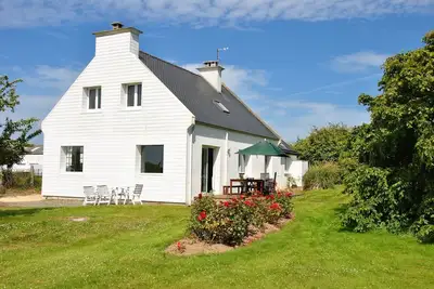 Image de Maison calme et spacieuse avec un très grand jardin dans un cadre champêtre