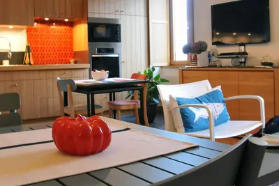 Trės bel appartement 70 M2 classé, vue port et ville close avec garage fermé.