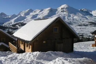 Image de Beau Chalet - 10-12 Personnes - Wifi - Piscine chauffée dans la résidence