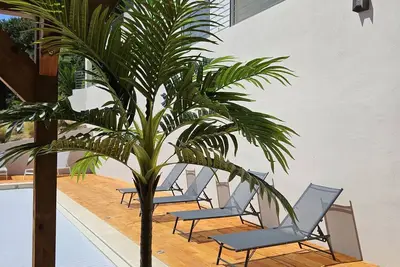 Image de Calme absolu pour cette élégante propriété avec belle vue mer, piscine