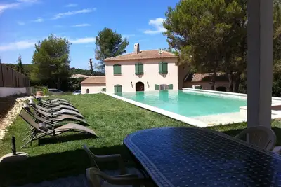 Image de Bastide familiale, piscine+Jacuzzi: détente & confort près d'Aix en Provence