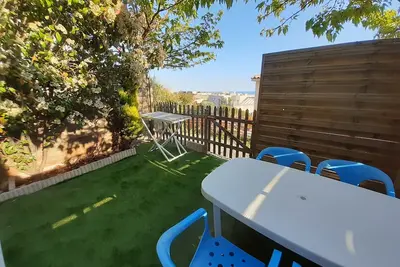 Image de T2 climatisé, au calme, wifi, parking, vue Mer du jardin (1)