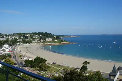 Image de Appartement vue mer dominant la plage principale de Perros-Guirec