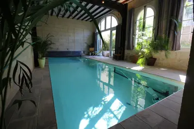 Image de 300 M2\/Maison  Historique avec piscine intérieure chauffée dans le vieux Saumur