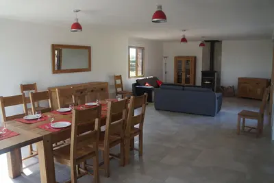 Image de Gîte spacieux dans la campagne verdoyante, proche de la Côte d'Opale