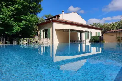 Image de Superbe Maison de Maître *** en Provence avec piscineXXL à débordement et vélos