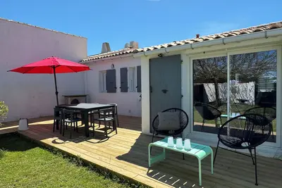 Image de Maison lumineuse, proche mer. Jolie déco, gd jardin clos. Stationnement voiture