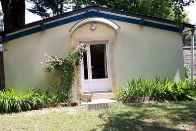 Image de St. marc sur mer, dans un jardin arboré, agréable studio pour 2 personnes