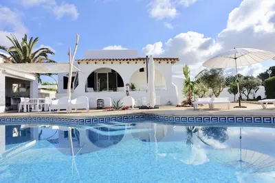 Image de Little Menorca - Villa familiale avec grande piscine et accès plage