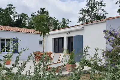 Image de Maison tout confort, au calme, à deux pas de la mer et du bourg