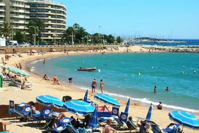 Image de Superbe terrasse pour ce studio 3* climatisé en bord de mer, Parking, piscine