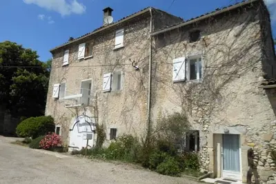 Gîte de caractère proche centre-village et Drôme