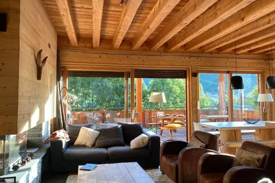 Image de Magnifique appartement 14 p. dans chalet, terrasse plein soleil, cheminée