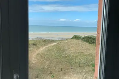 Image de Maison avec vue sur mer, totalement rénovée en 2024 et à 2 minutes de la plage!