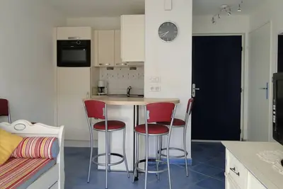 Image de T2 résidence avec piscine, terrasse, emplacement parking privé en sous sol.
