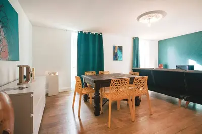 Image de Appartement - Port Rhu - 83m² - Proche plages et centre ville!