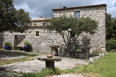 Image de Ancienne maison en pierre de pays entièrement rénovée pour 6 personnes