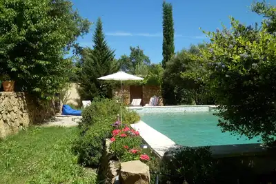 Image de Petite maison avec piscine en pleine nature entre la mer et le Verdon