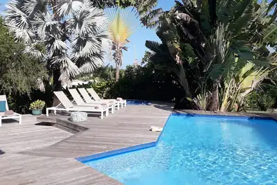 Image de Villa Karuhuapi, plage sable blanc de Petit Havre 40 mètres! ! 11 couchages