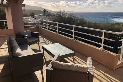 Image de Villa vue panoramique sur la mer, plage Ă 2 min Ă pied!