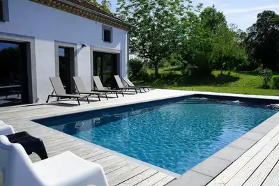 Image de Maison De Vacances Entierement Renovee - Spacieuse Et Moderne - Avec Piscine